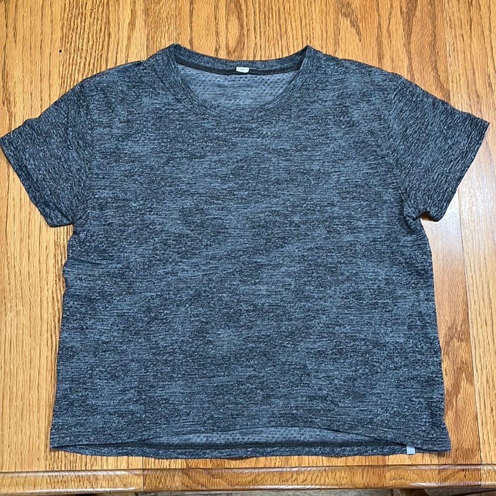 Women’s Lululemon shirt